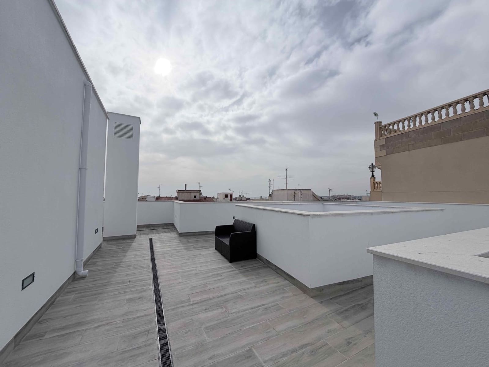 2 bedroom Apartment for sale in Torrevieja with pool - € 239,000 (Ref: 10083923)
