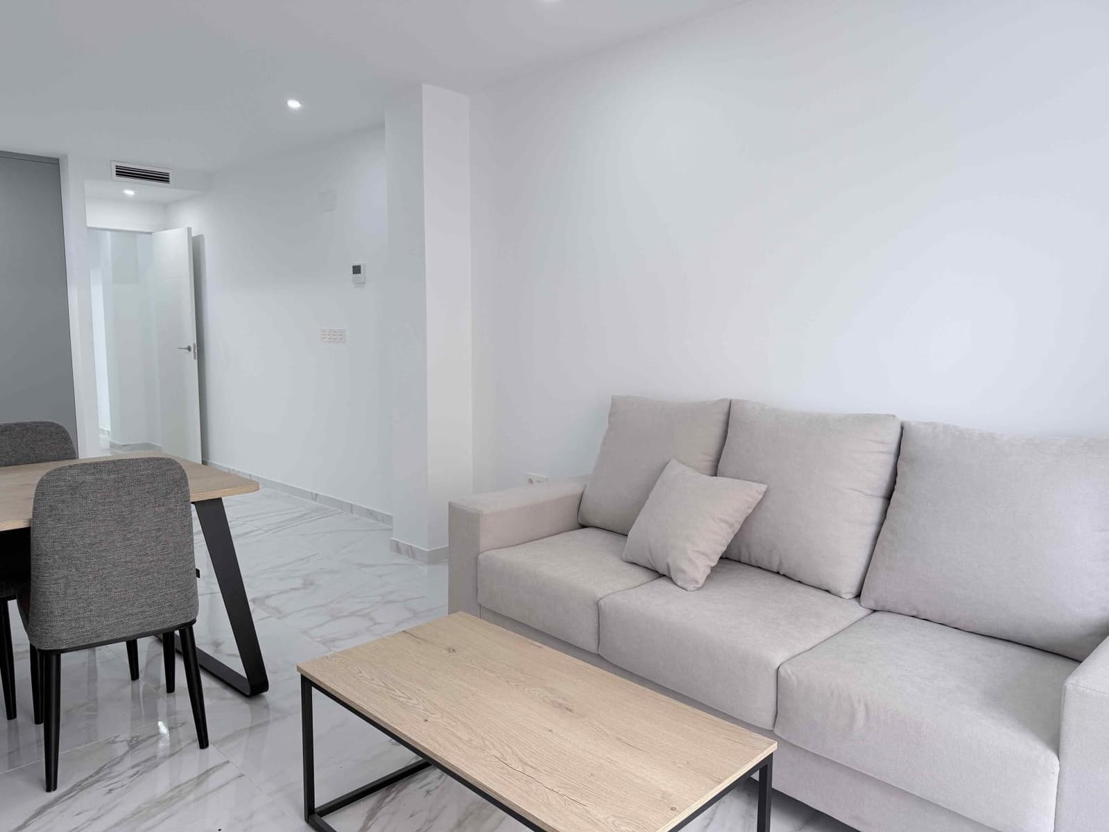 2 bedroom Apartment for sale in Torrevieja with pool - € 239,000 (Ref: 10083923)