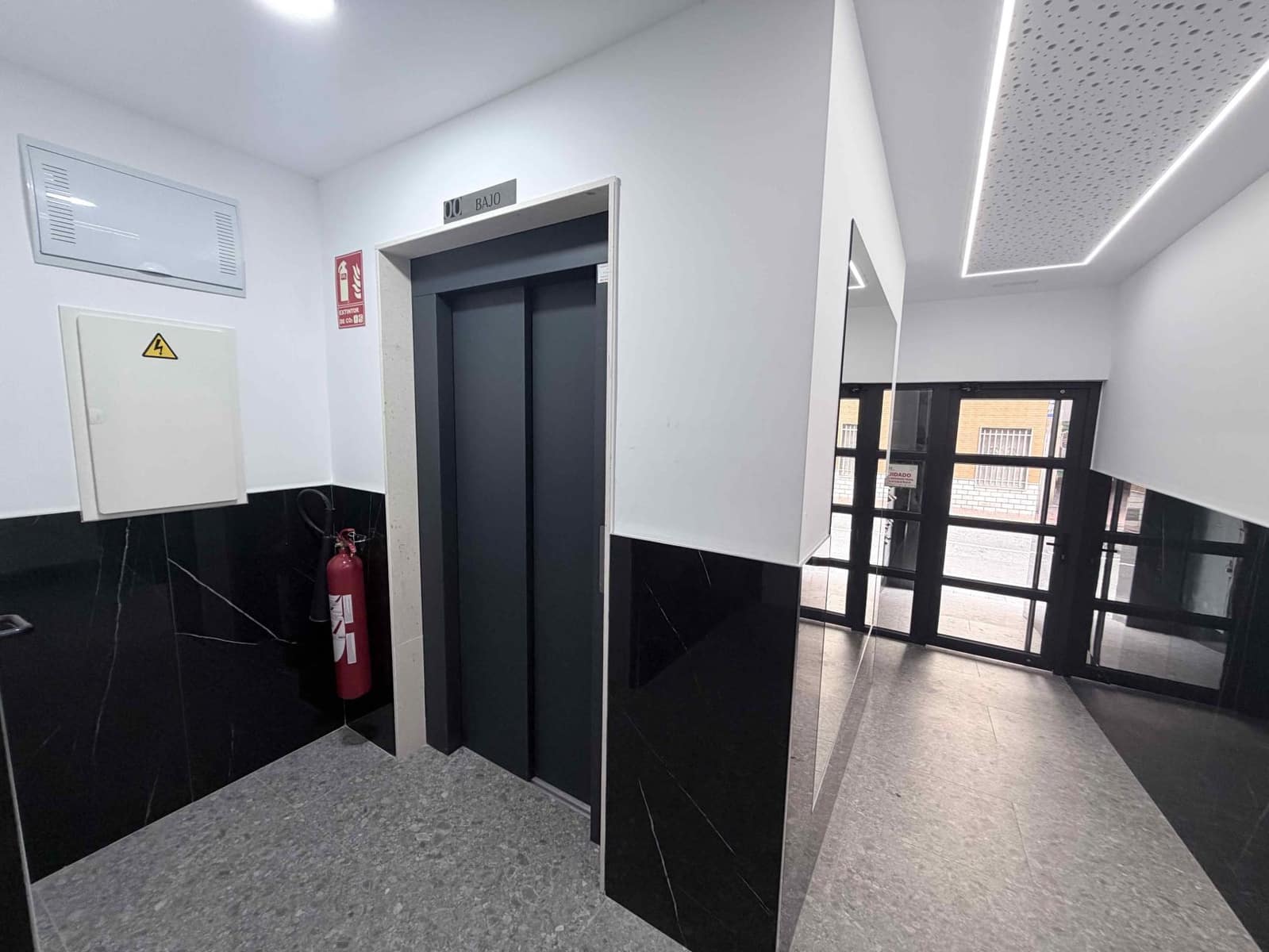 2 bedroom Apartment for sale in Torrevieja with pool - € 239,000 (Ref: 10083923)