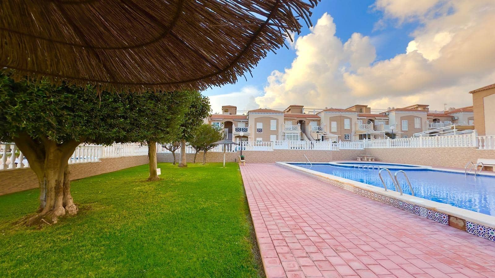 2 bedroom Bungalow for sale in Torrevieja with pool - € 194,900 (Ref: 10083947)