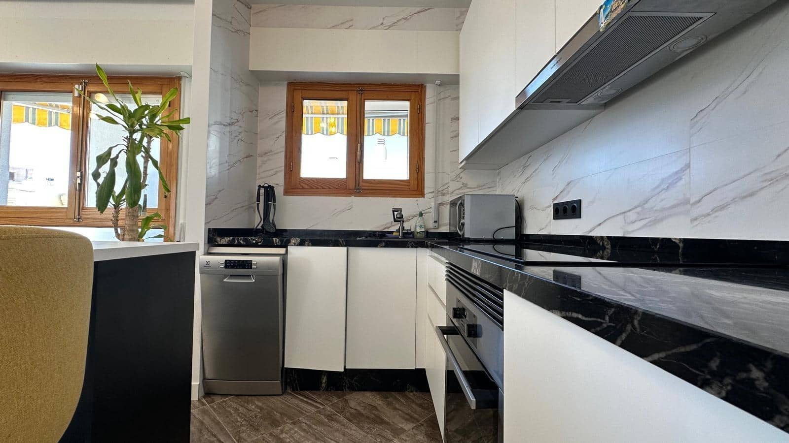 2 makuuhuone Huoneisto myytävänä paikassa Torrevieja - 265 000 € (Ref: 10083977)