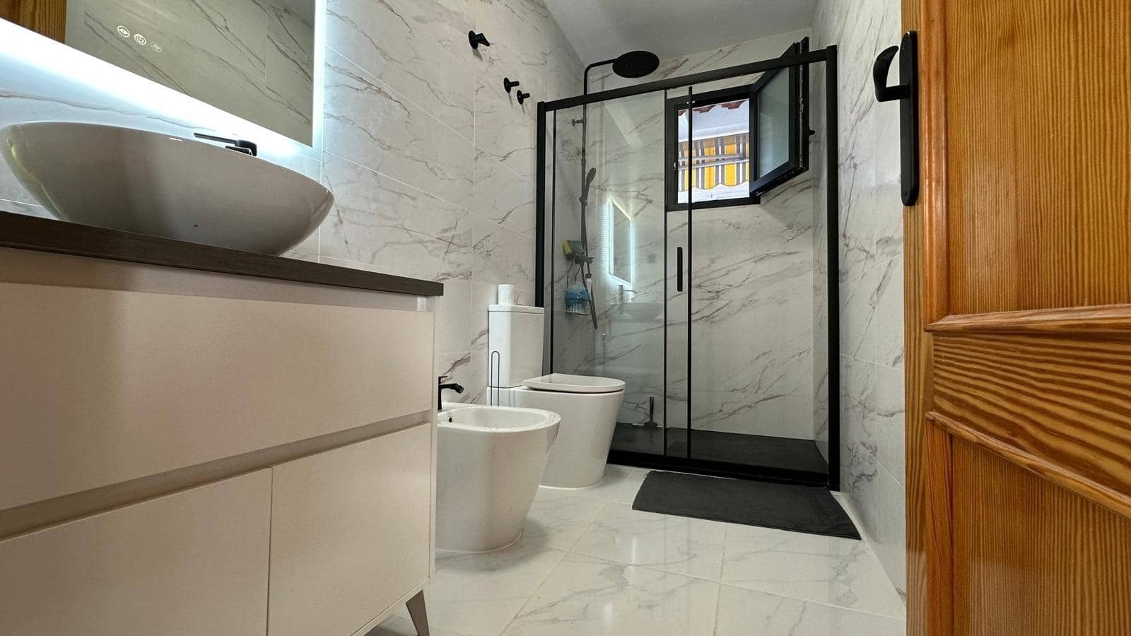2 makuuhuone Huoneisto myytävänä paikassa Torrevieja - 265 000 € (Ref: 10083977)