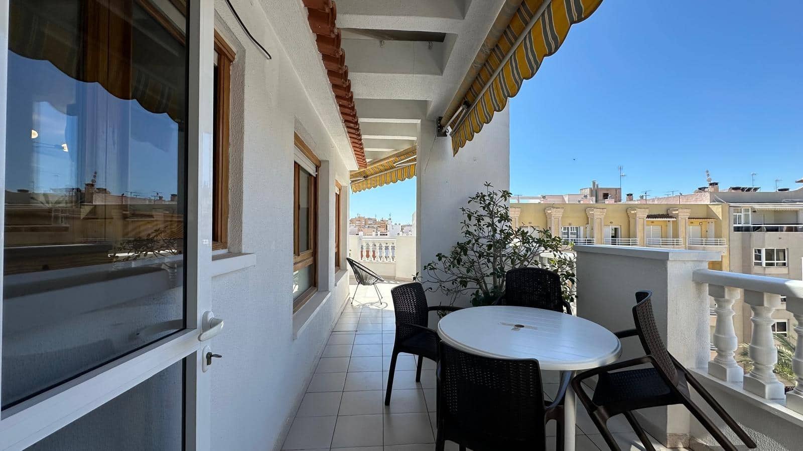 2 makuuhuone Huoneisto myytävänä paikassa Torrevieja - 265 000 € (Ref: 10083977)