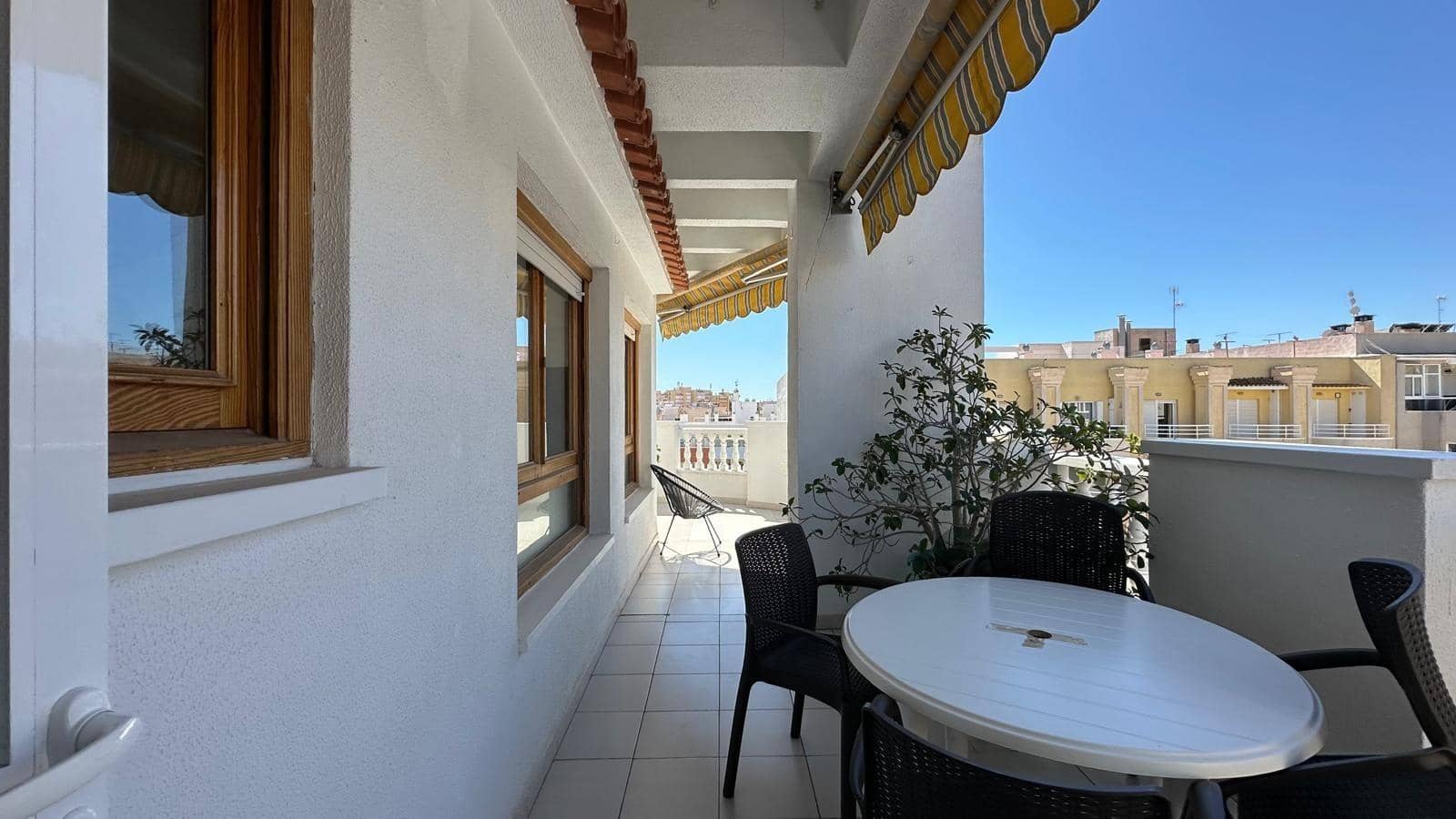 2 makuuhuone Huoneisto myytävänä paikassa Torrevieja - 265 000 € (Ref: 10083977)