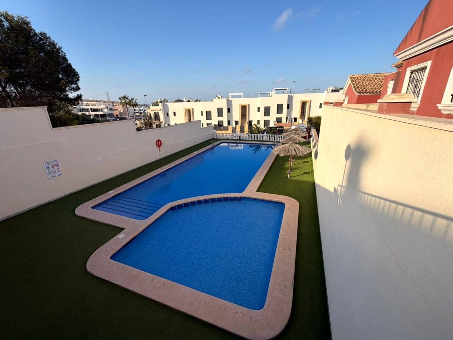 3 makuuhuone Omakotitalo myytävänä paikassa Orihuela Costa mukana uima-altaan - 299 900 € (Ref: 10084017)
