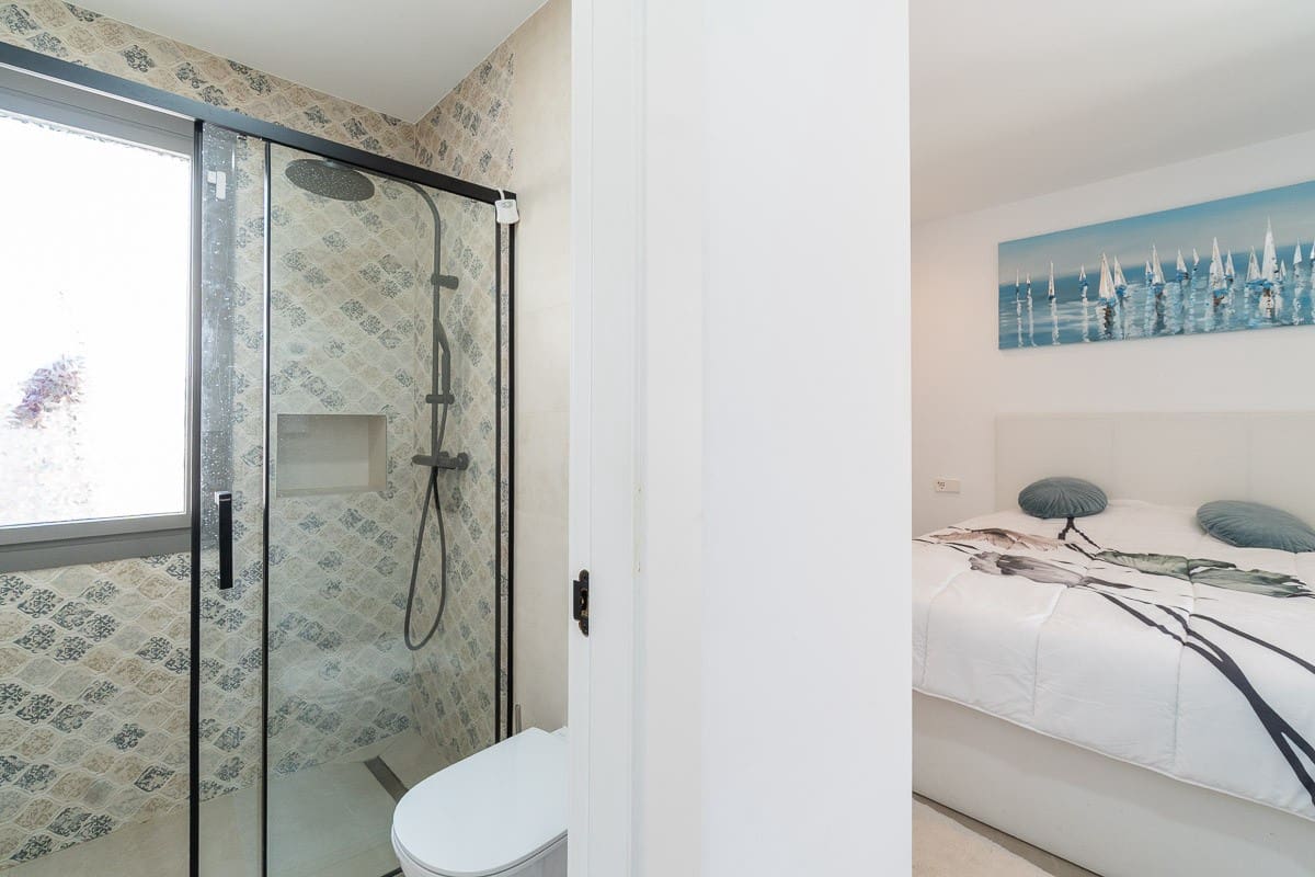 Chalet de 3 habitaciones en Orihuela Costa en venta con piscina - 524.900 € (Ref: 10084038)