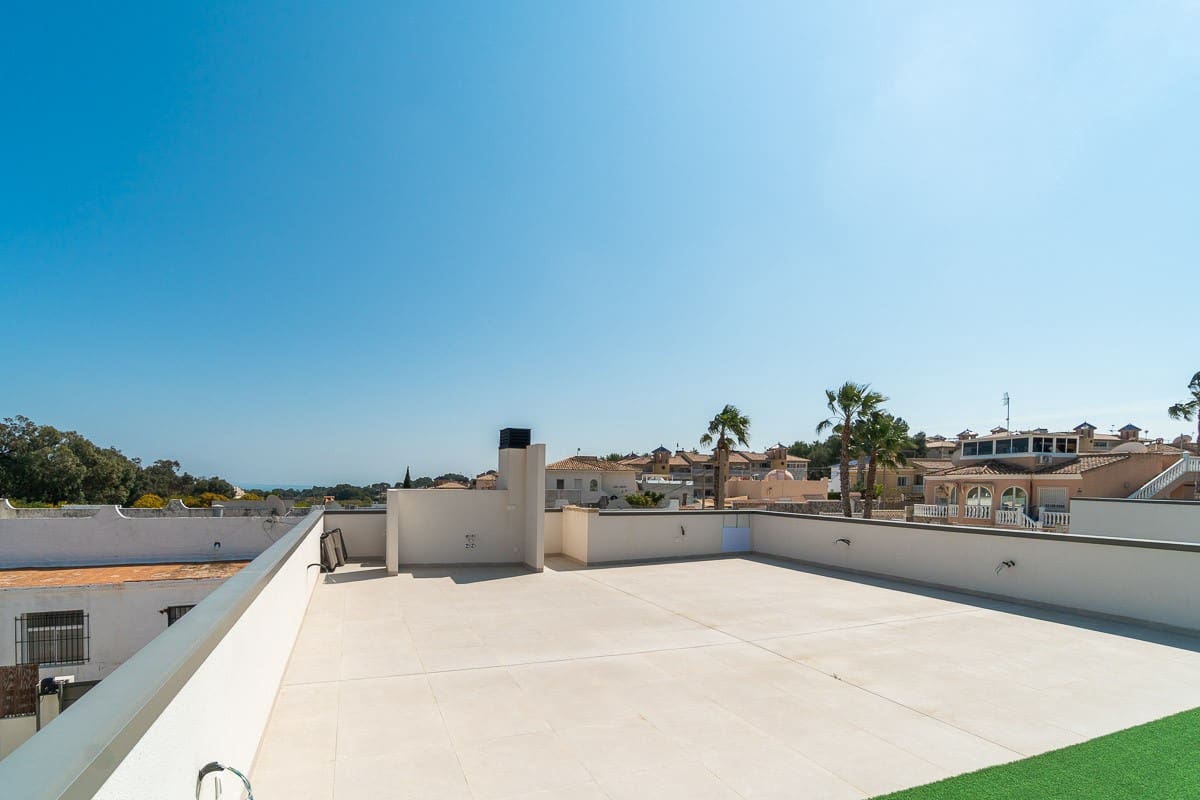 Chalet de 3 habitaciones en Orihuela Costa en venta con piscina - 524.900 € (Ref: 10084038)