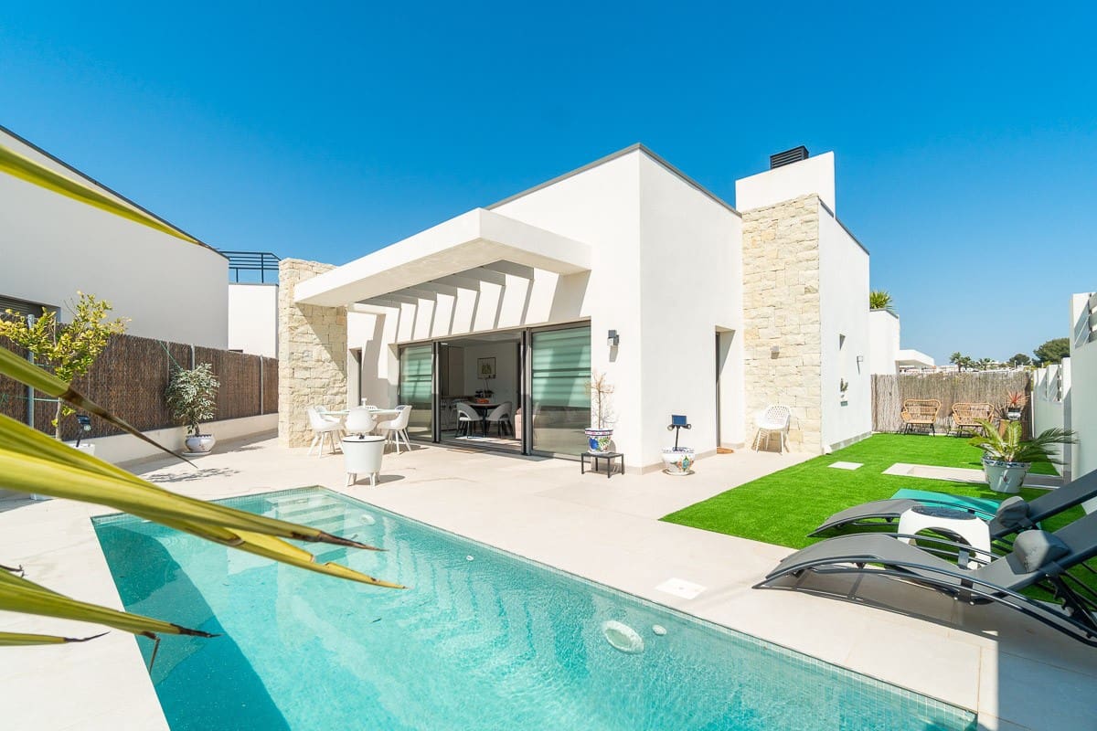 Chalet de 3 habitaciones en Orihuela Costa en venta con piscina - 524.900 € (Ref: 10084038)