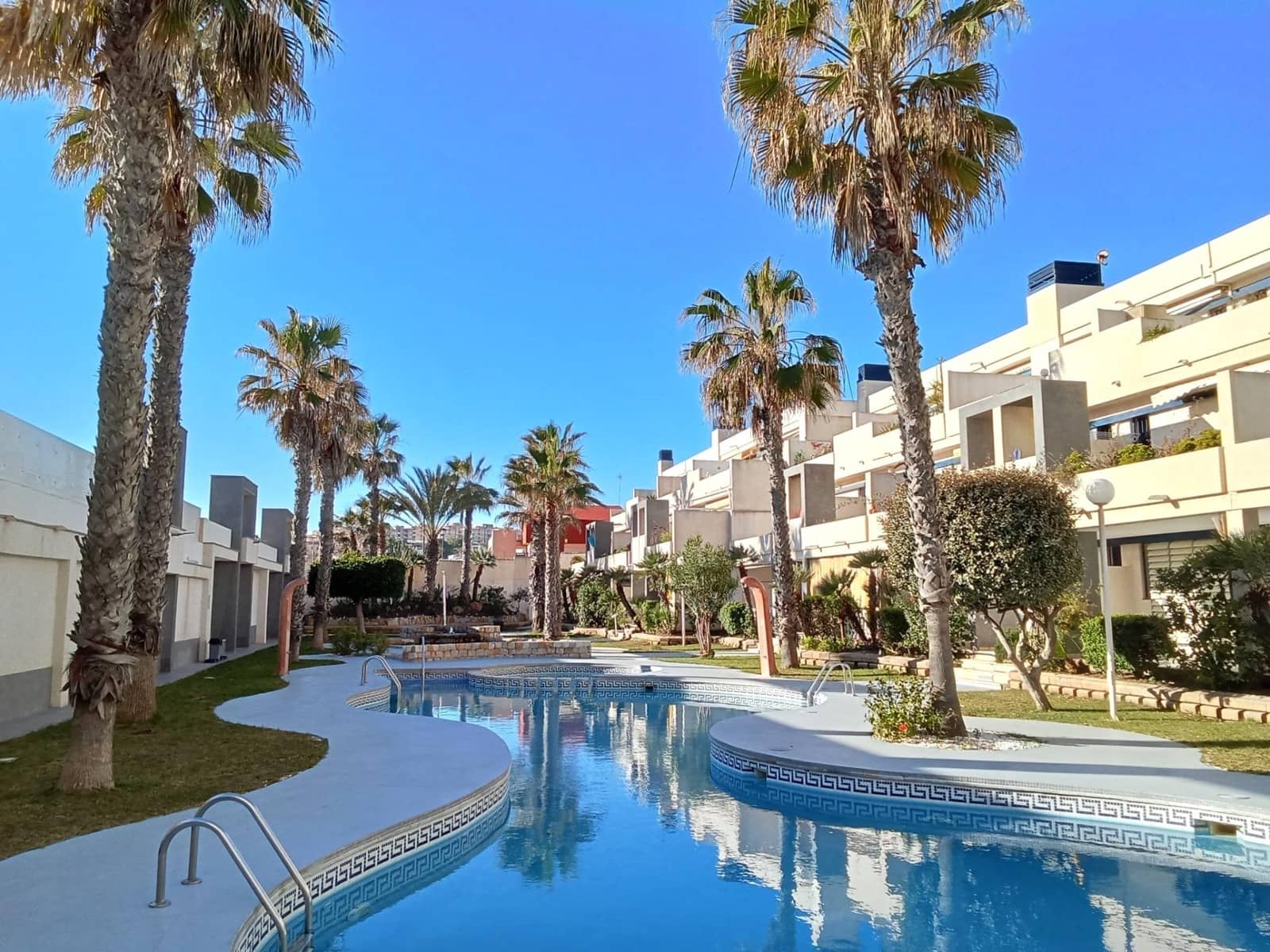 2 soverom Leilighet til salgs i Torrevieja med svømmebasseng - € 349 000 (Ref: 10084040)