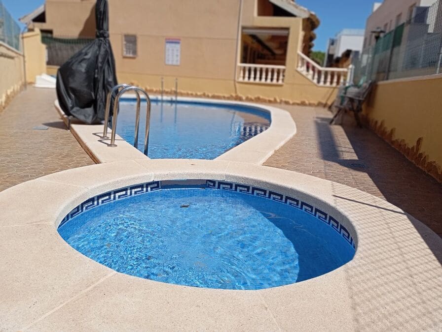 Casa de 2 habitaciones en Guardamar del Segura en venta con piscina garaje - 269.000 € (Ref: 10084064)