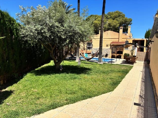 4 Zimmer Villa zu verkaufen in Los Balcones mit Pool Garage - 490.000 € (Ref: 10084066)