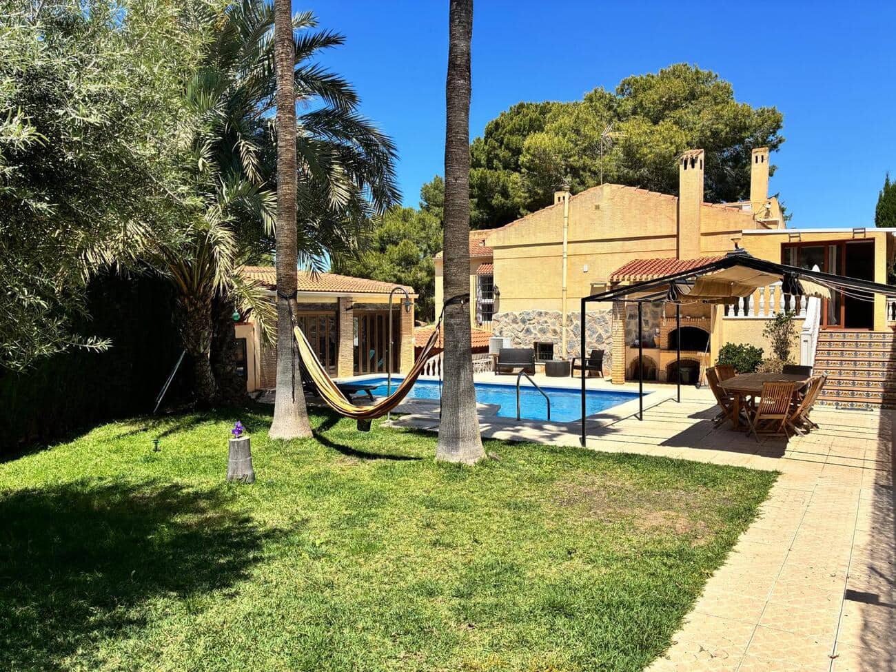 4 Zimmer Villa zu verkaufen in Los Balcones mit Pool Garage - 490.000 € (Ref: 10084066)
