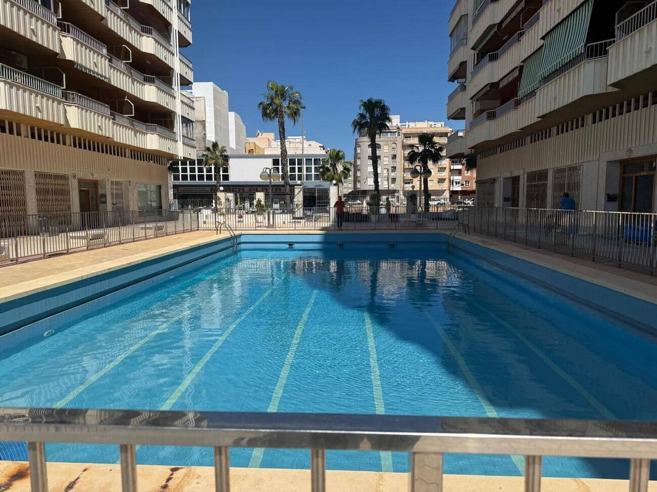3 soveværelse Lejlighed til salg i Torrevieja med swimmingpool - € 249.900 (Ref: 10084069)