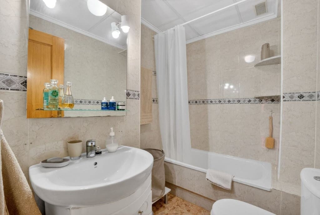 3 Zimmer Apartment zu verkaufen in Torrevieja mit Pool - 159.000 € (Ref: 10084073)
