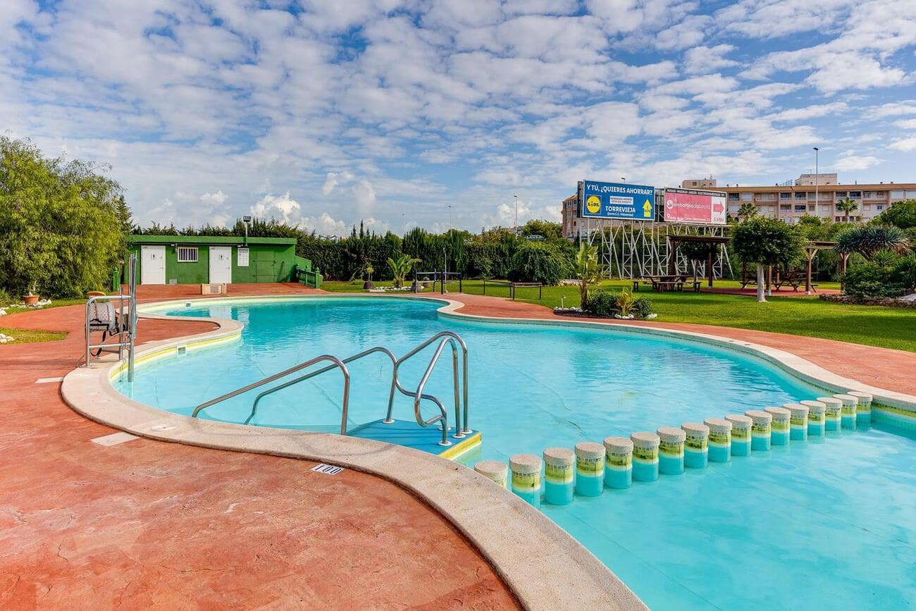 2 camera da letto Bungalow in vendita in Torrevieja con piscina garage - 175.000 € (Rif: 10084090)