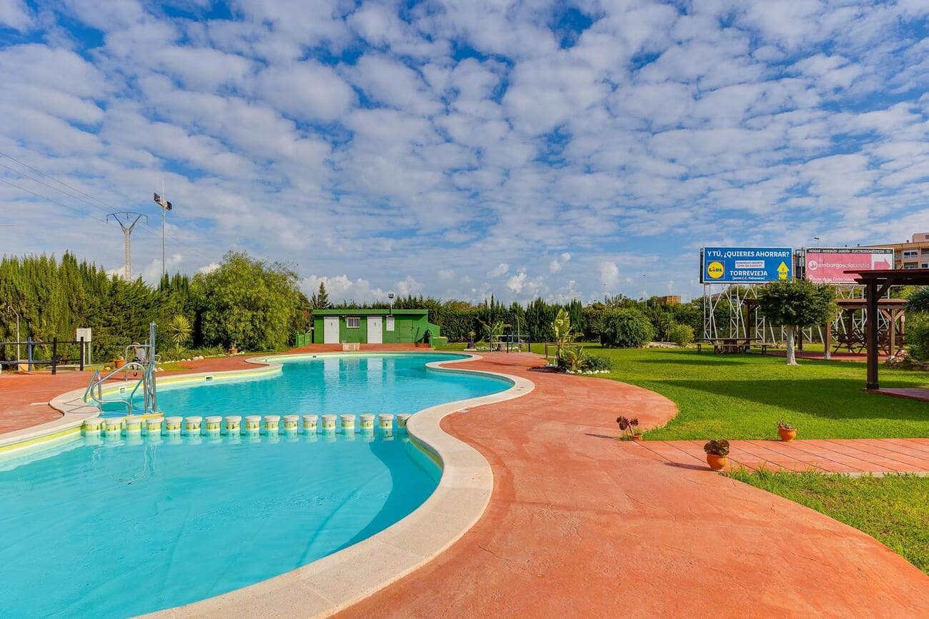 2 camera da letto Bungalow in vendita in Torrevieja con piscina garage - 175.000 € (Rif: 10084090)
