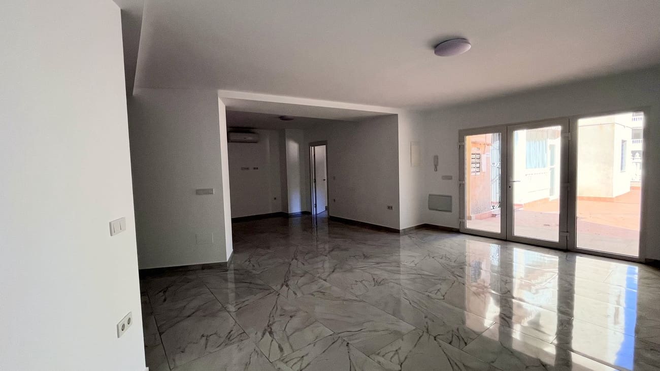 2 soveværelse Bungalow til salg i Torrevieja med swimmingpool garage - € 250.000 (Ref: 10084092)