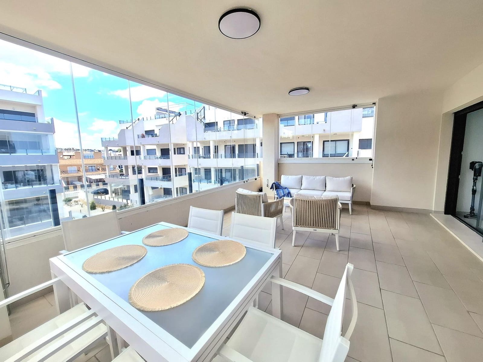 3 makuuhuone Huoneisto myytävänä paikassa Orihuela Costa mukana uima-altaan - 390 000 € (Ref: 10084102)