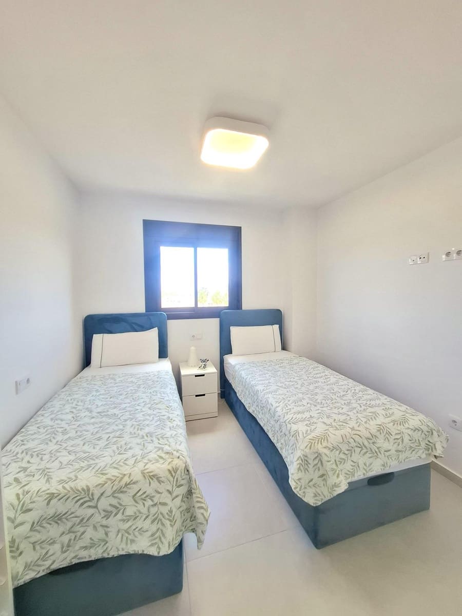 3 makuuhuone Huoneisto myytävänä paikassa Orihuela Costa mukana uima-altaan - 390 000 € (Ref: 10084102)