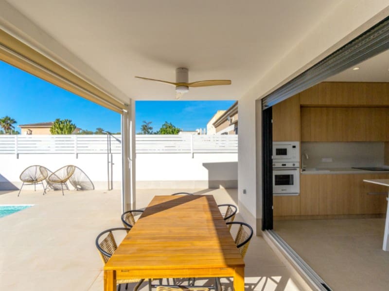 3 sypialnia Willa na sprzedaż w Torrevieja z basenem garażem - 459 000 € (Ref: 10084123)