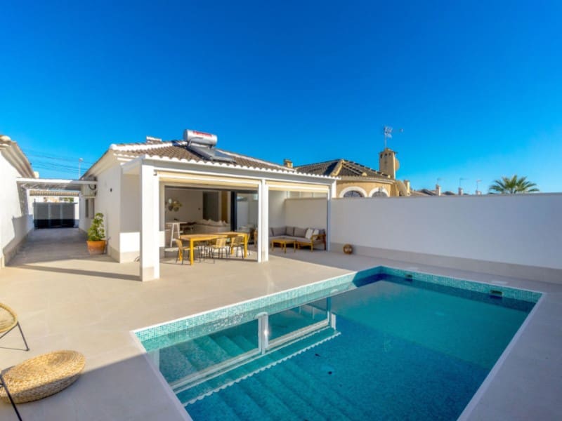 3 sypialnia Willa na sprzedaż w Torrevieja z basenem garażem - 459 000 € (Ref: 10084123)
