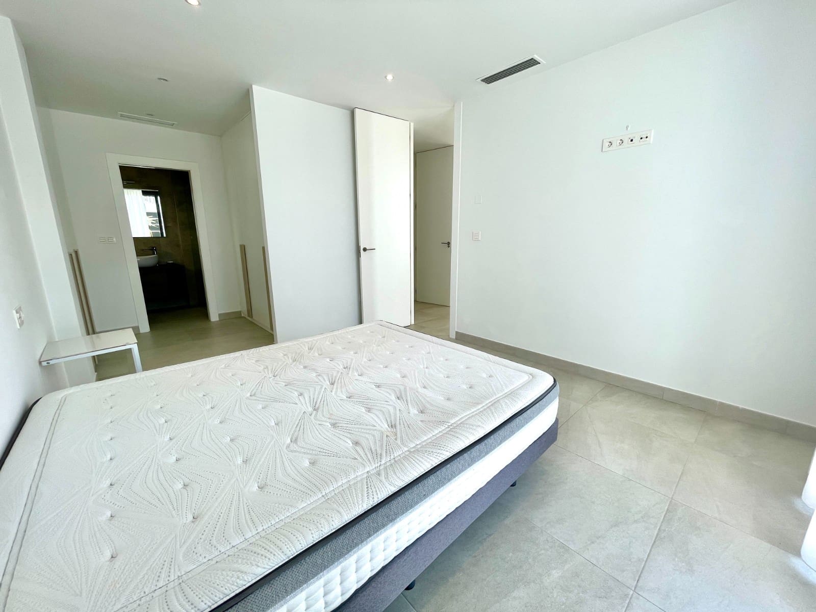 Chalet de 3 habitaciones en Benijófar en venta con piscina garaje - 399.000 € (Ref: 10084221)