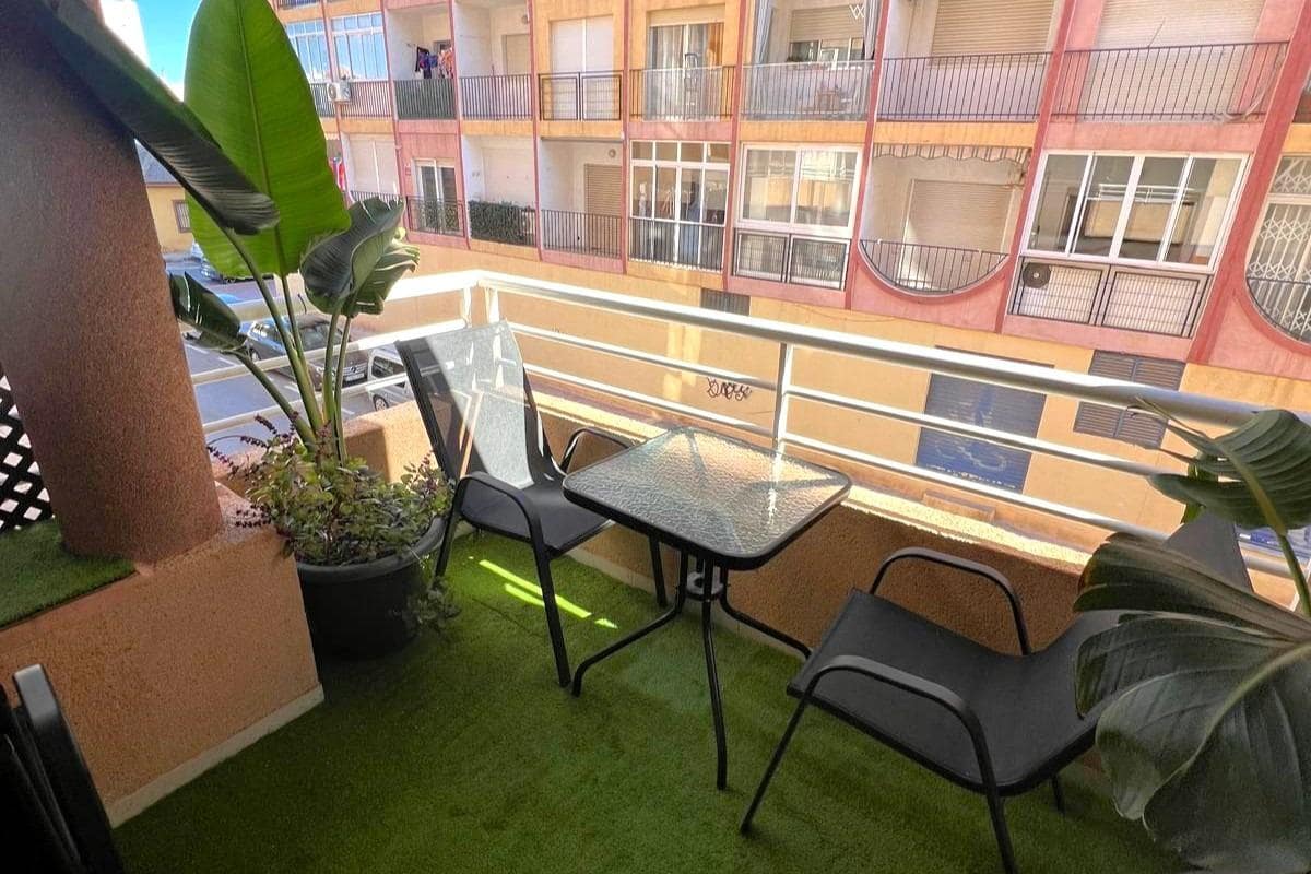 Apartamento de 2 habitaciones en Torrevieja en venta - 189.000 € (Ref: 10084234)