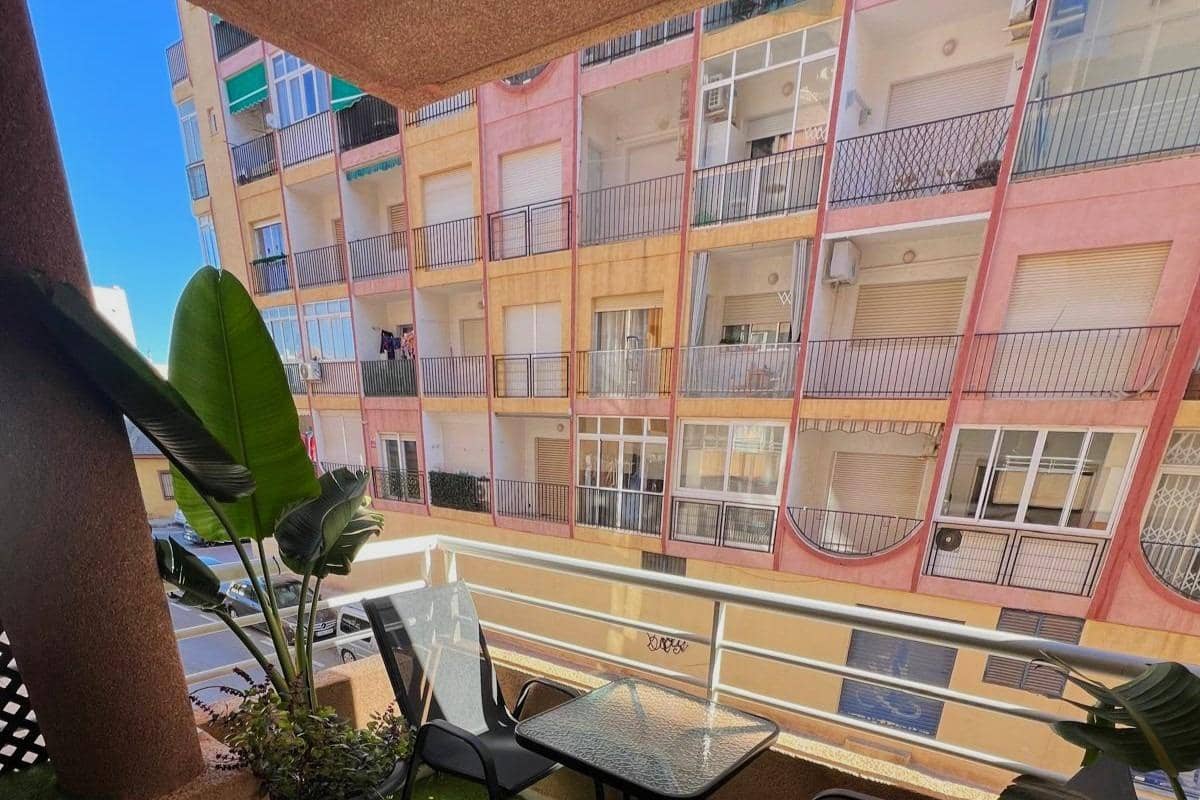 Apartamento de 2 habitaciones en Torrevieja en venta - 189.000 € (Ref: 10084234)