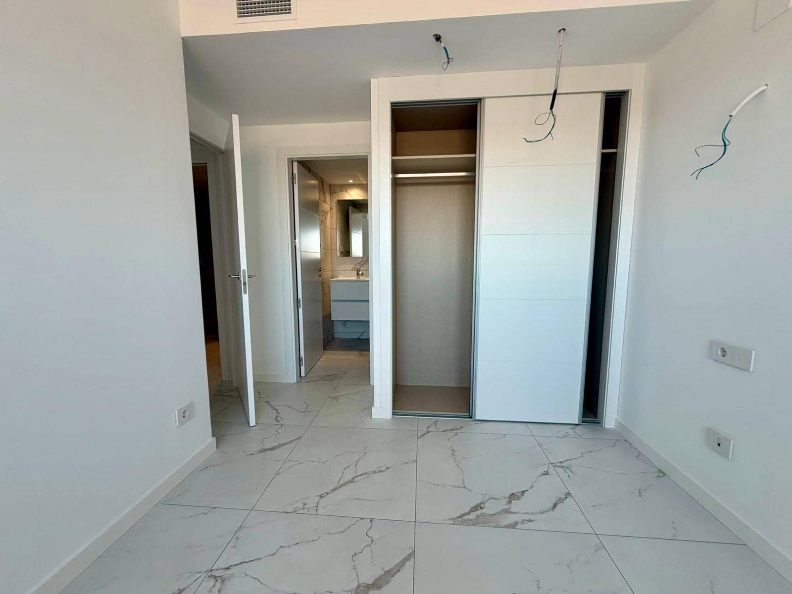 2 sypialnia Apartament na sprzedaż w Torrevieja z basenem - 358 900 € (Ref: 10084235)