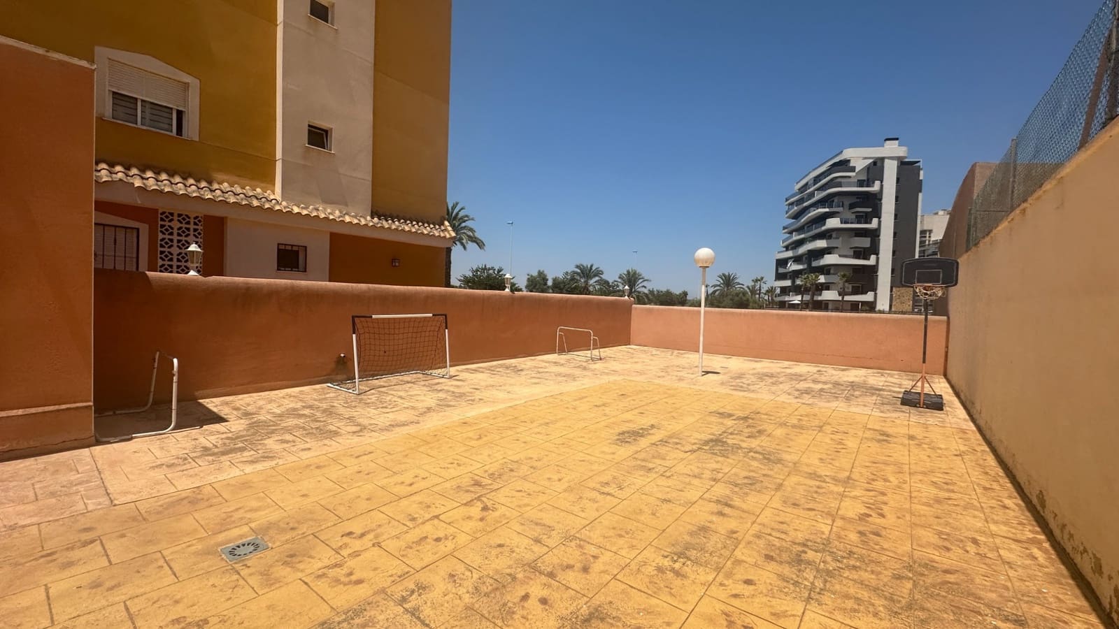 2 Zimmer Apartment zu verkaufen in Guardamar del Segura mit Pool Garage - 215.000 € (Ref: 10084250)