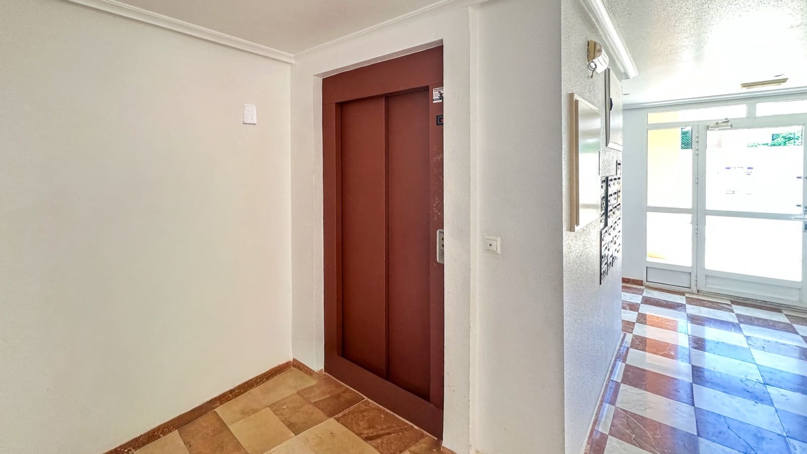 2 Zimmer Apartment zu verkaufen in Guardamar del Segura mit Pool Garage - 215.000 € (Ref: 10084250)