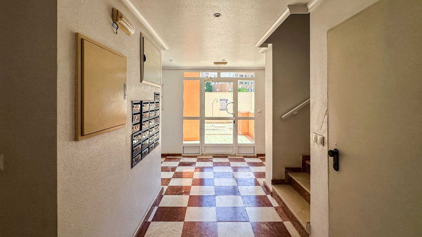 2 Zimmer Apartment zu verkaufen in Guardamar del Segura mit Pool Garage - 215.000 € (Ref: 10084250)