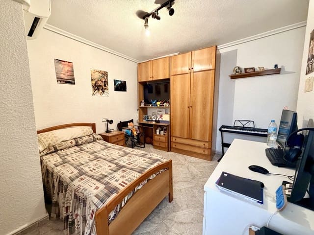 6 sovrum Lägenhet till salu i Las Piscinas Naturales, Torrevieja - 600 000 € (Ref: 10084258)