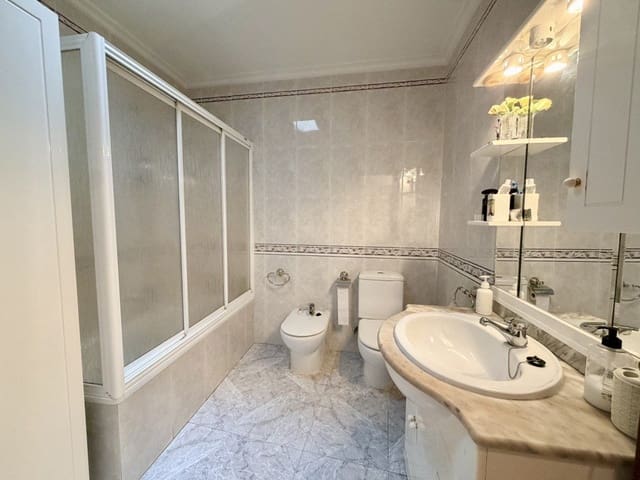 6 sovrum Lägenhet till salu i Las Piscinas Naturales, Torrevieja - 600 000 € (Ref: 10084258)