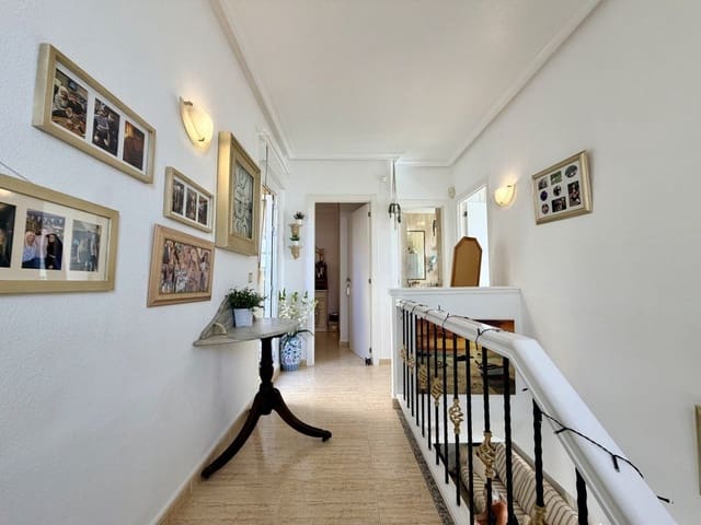 3 makuuhuone Omakotitalo myytävänä paikassa Villamartin, Orihuela mukana uima-altaan - 338 500 € (Ref: 10084372)