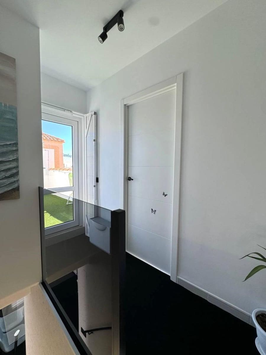 3 bedroom Apartment for sale in Torrevieja with pool - € 210,000 (Ref: 10084409)