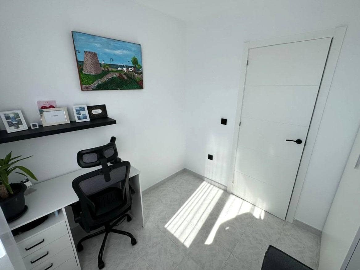 3 bedroom Apartment for sale in Torrevieja with pool - € 210,000 (Ref: 10084409)