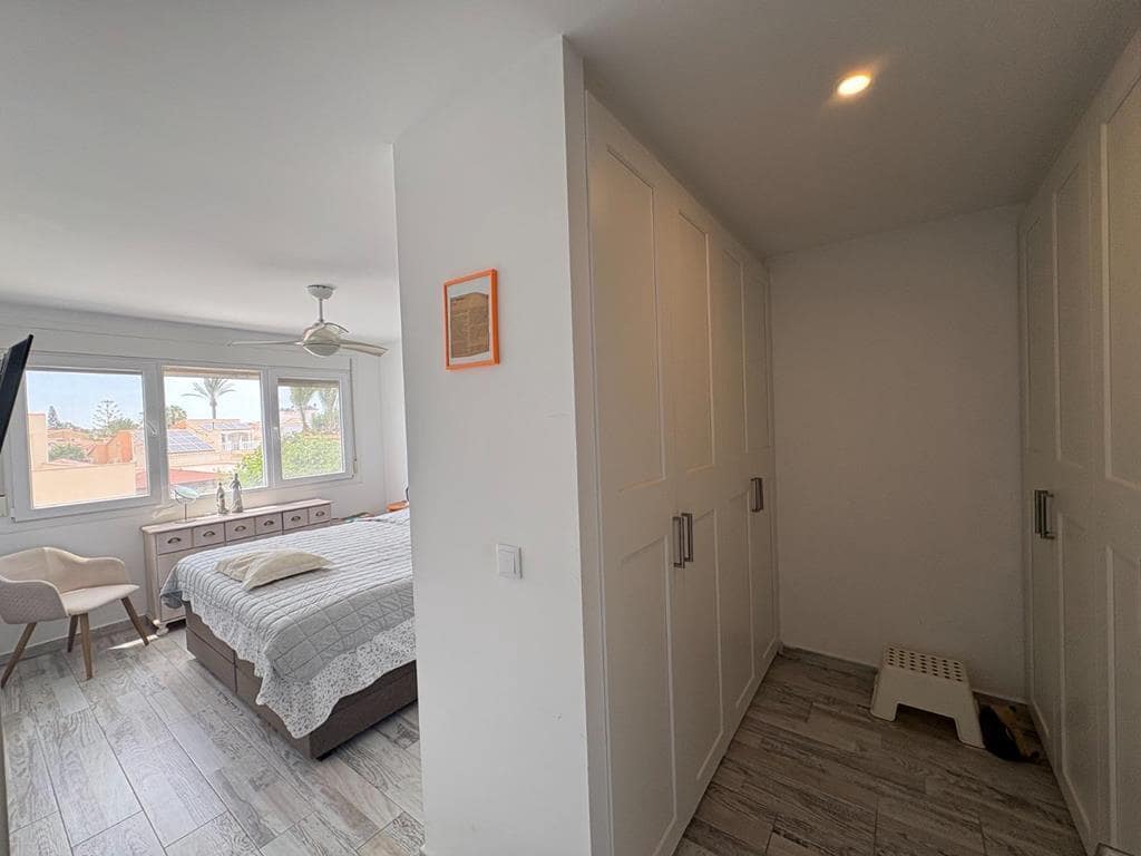 2 soveværelse Villa til salg i Torrevieja med swimmingpool garage - € 465.000 (Ref: 10084412)