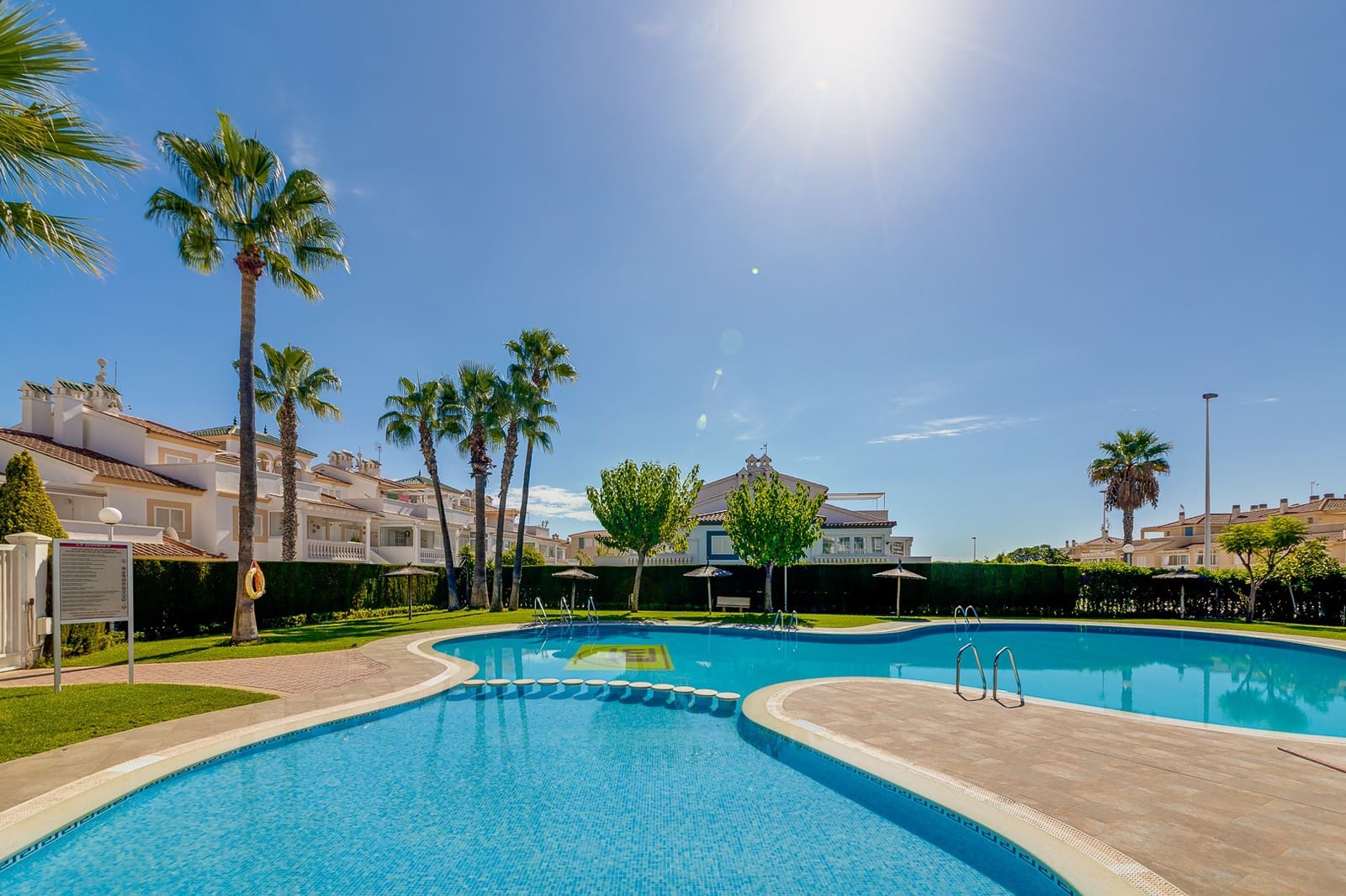 Apartamento de 2 habitaciones en Orihuela Costa en venta con piscina - 229.000 € (Ref: 10084423)