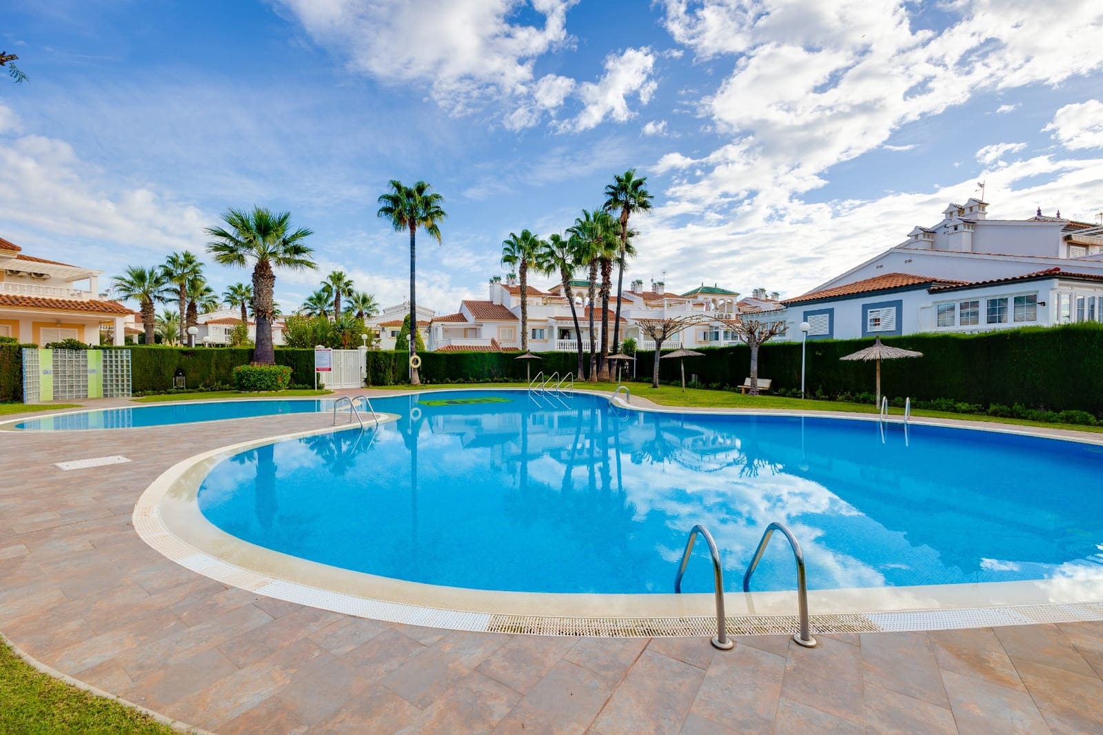Apartamento de 2 habitaciones en Orihuela Costa en venta con piscina - 229.000 € (Ref: 10084423)