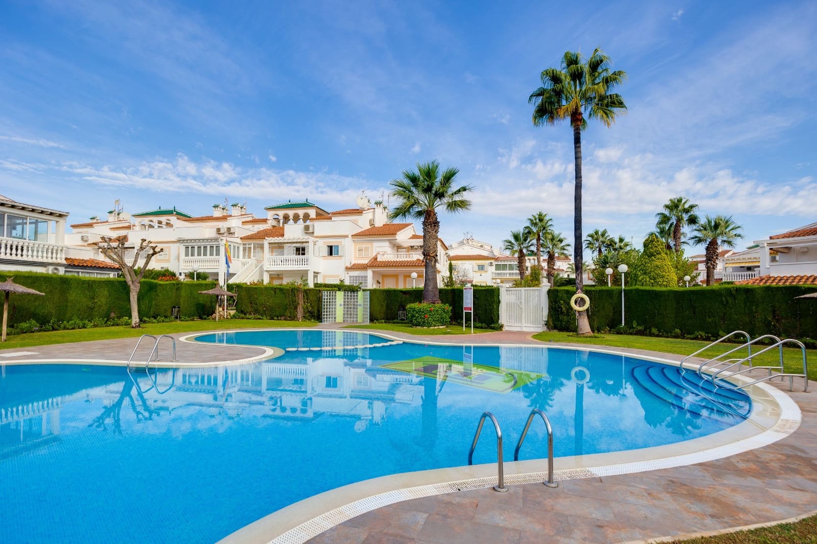 Apartamento de 2 habitaciones en Orihuela Costa en venta con piscina - 229.000 € (Ref: 10084423)