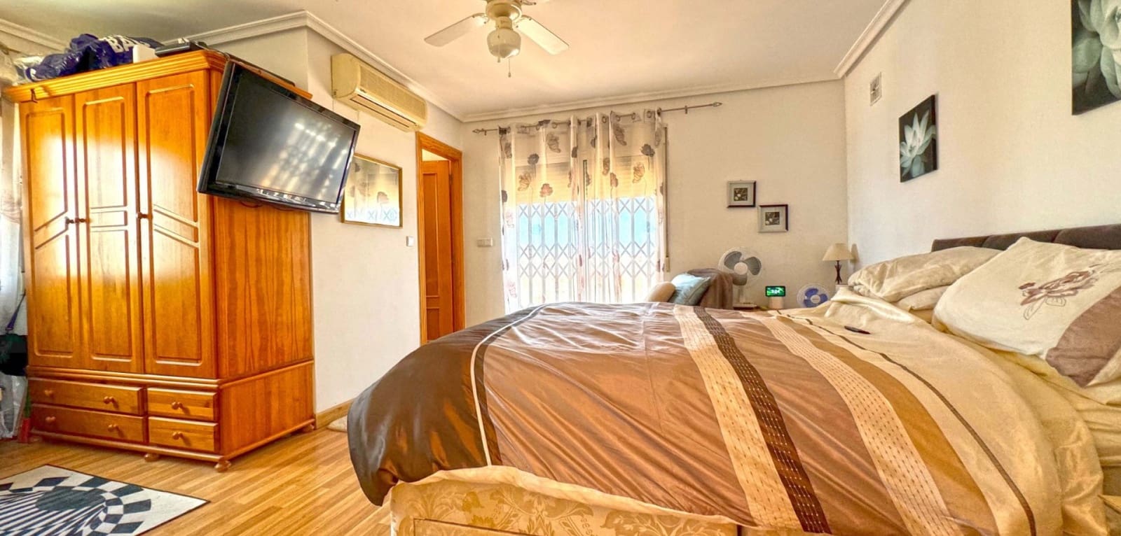 6 slaapkamer Villa te koop in Torrevieja met zwembad garage - € 595.000 (Ref: 10084439)