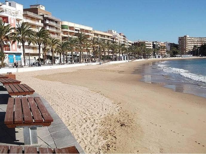 Apartamento de 2 habitaciones en Torrevieja en venta con piscina - 265.000 € (Ref: 10084506)