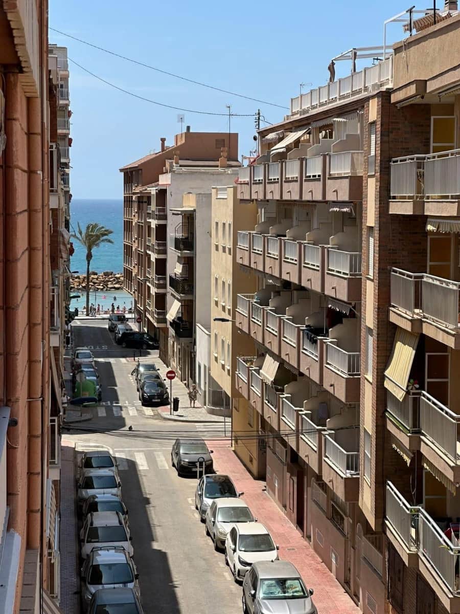 Apartamento de 2 habitaciones en Torrevieja en venta con piscina - 265.000 € (Ref: 10084506)