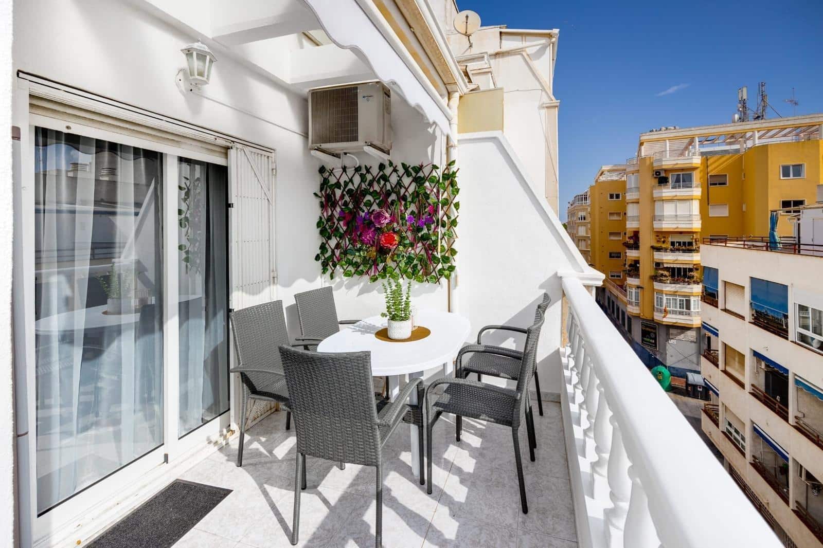 2 makuuhuone Huoneisto myytävänä paikassa Torrevieja - 190 000 € (Ref: 10084521)