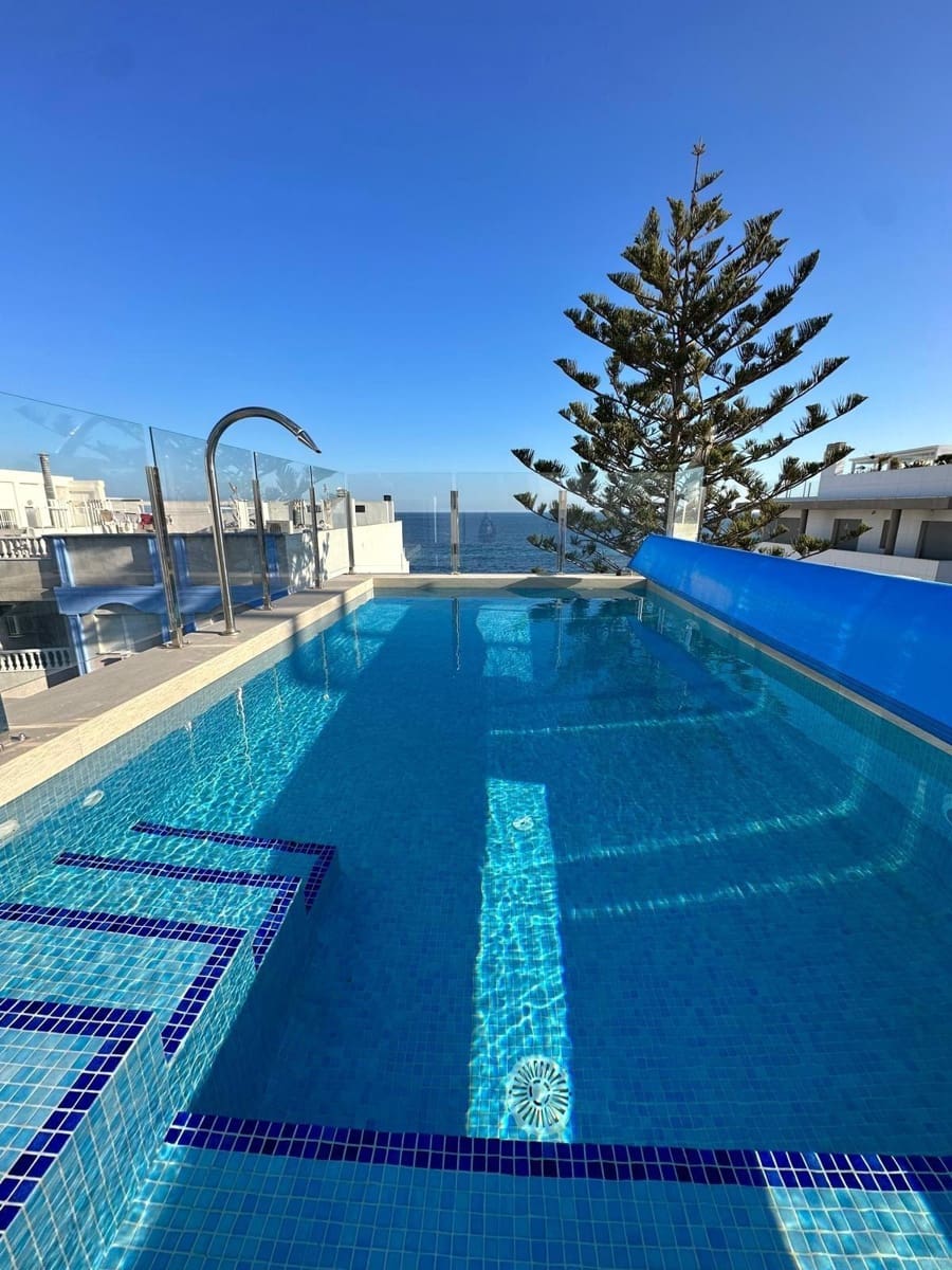 Apartamento de 2 habitaciones en Torrevieja en venta con piscina - 429.999 € (Ref: 10084545)
