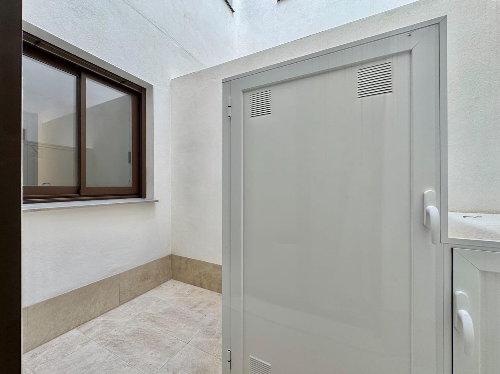2 Zimmer Apartment zu verkaufen in Torrevieja mit Pool - 250.000 € (Ref: 10084550)