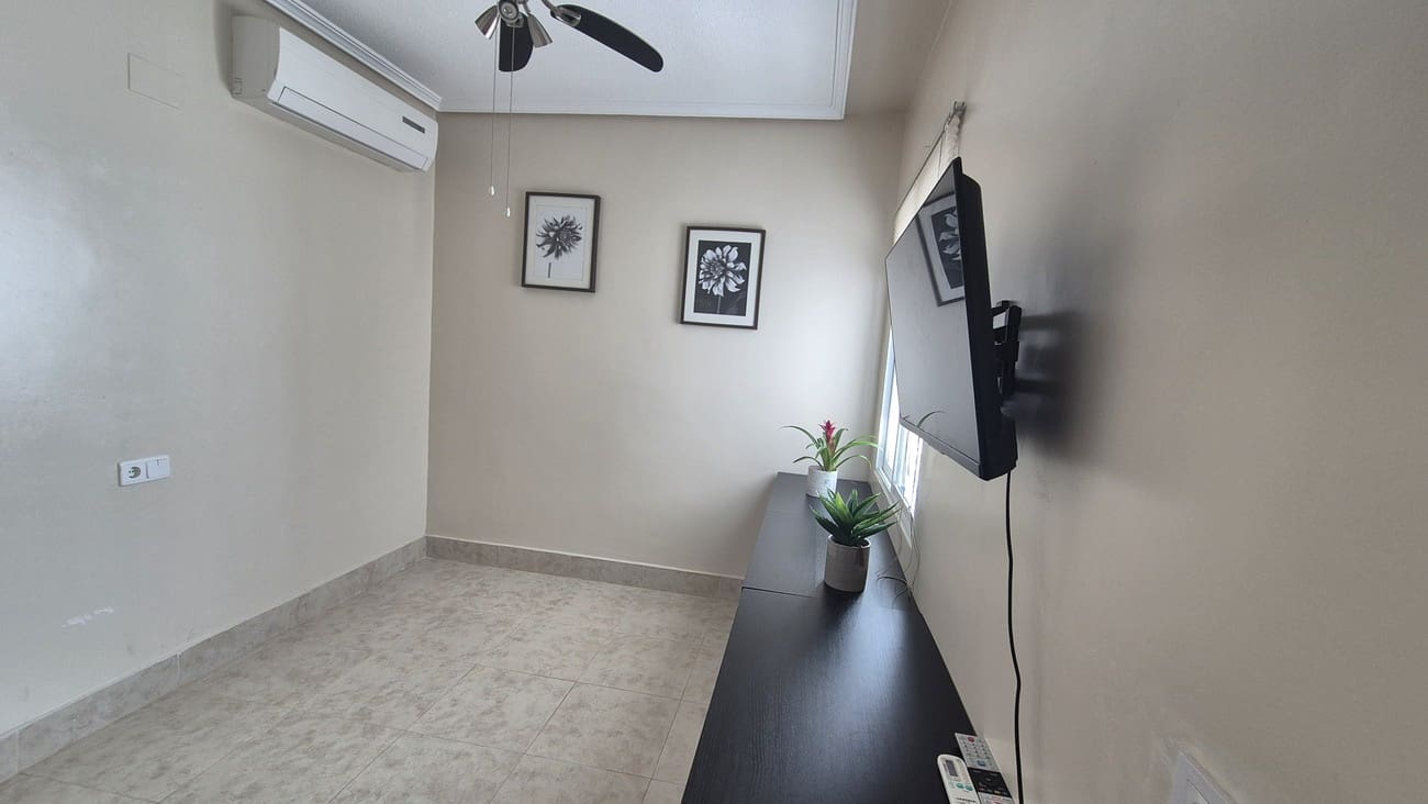 2 chambre Villa/Maison Semi-Mitoyenne à vendre à San Miguel de Salinas avec piscine garage - 240 000 € (Ref: 10084567)