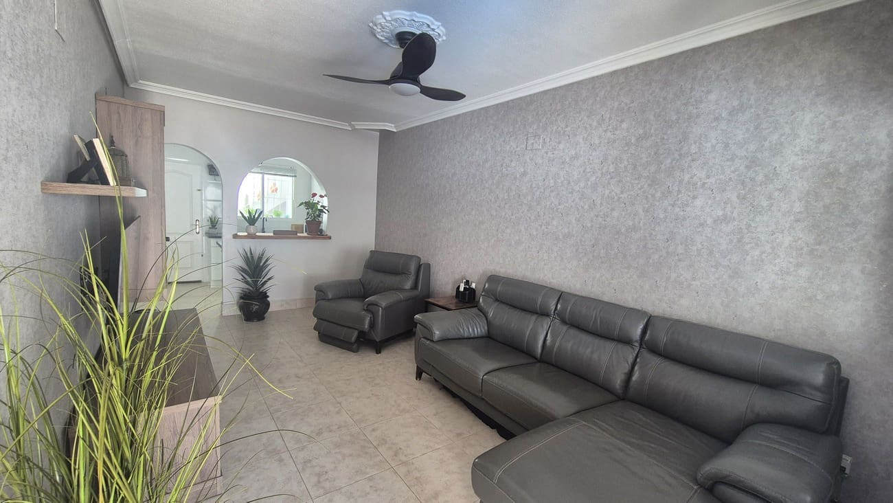 2 chambre Villa/Maison Semi-Mitoyenne à vendre à San Miguel de Salinas avec piscine garage - 240 000 € (Ref: 10084567)