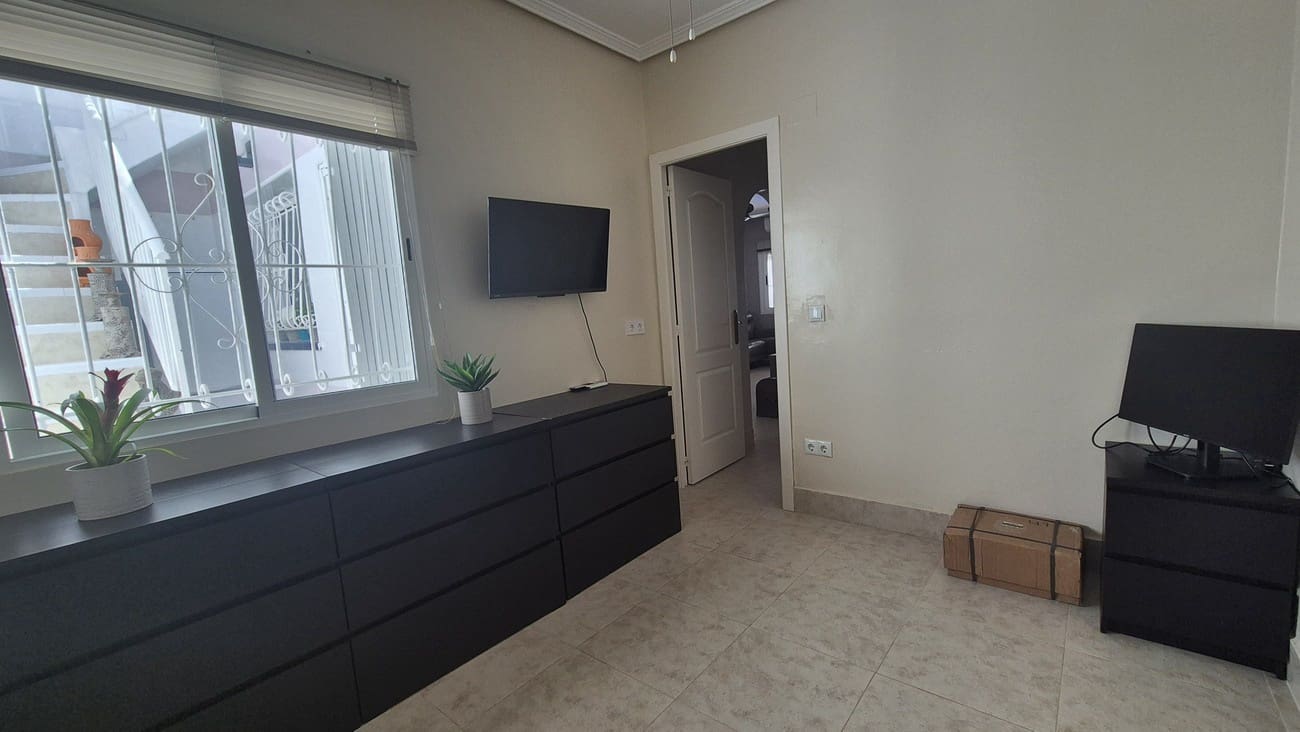 2 chambre Villa/Maison Semi-Mitoyenne à vendre à San Miguel de Salinas avec piscine garage - 240 000 € (Ref: 10084567)